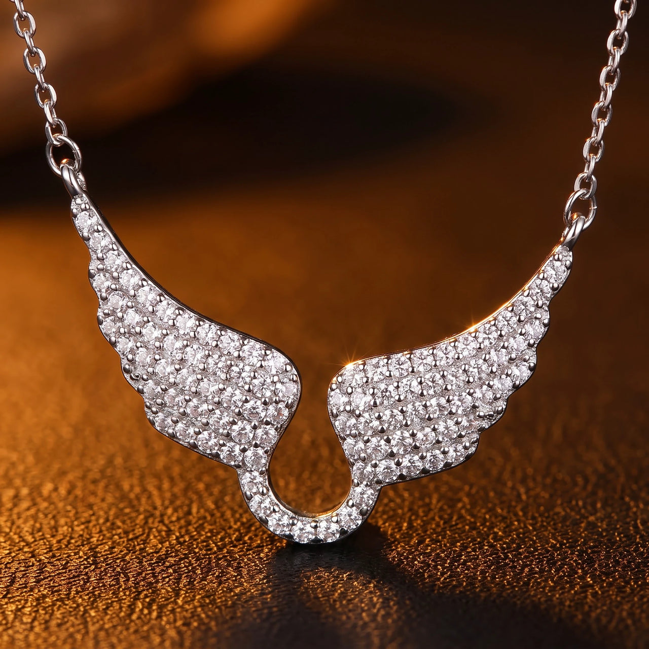 Close-up of the silver necklace | SKU: 42002-silver