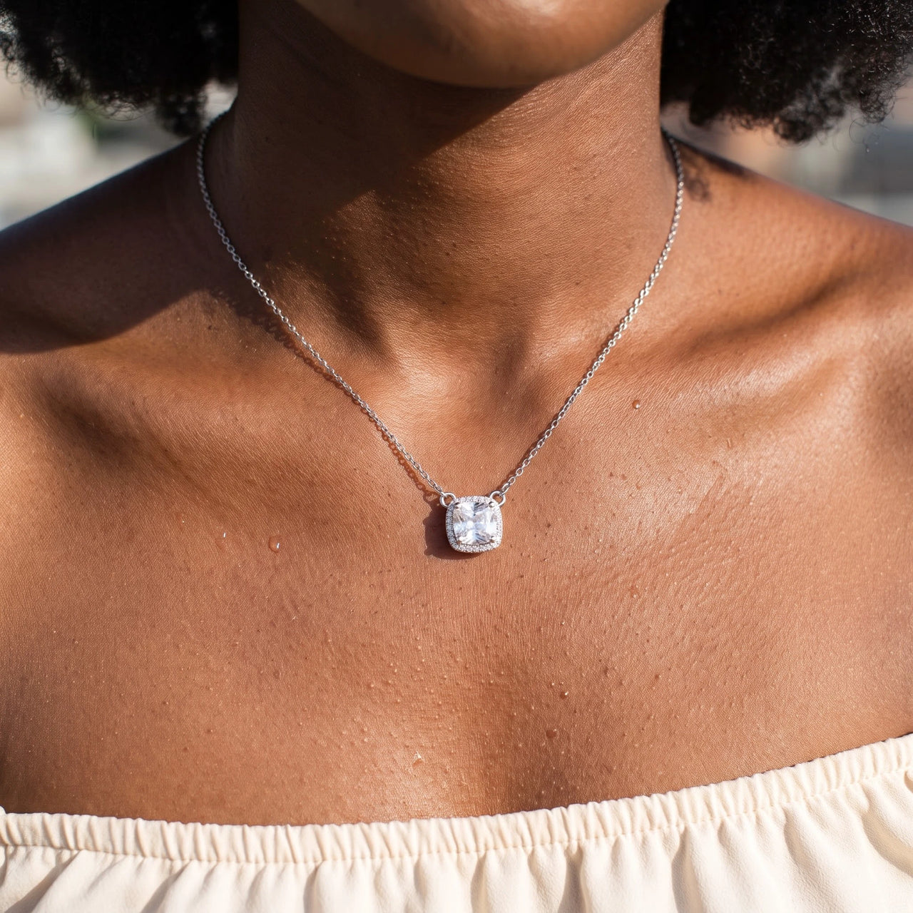 Cushion cut necklace — close-up of the details, silver | SKU: 505721