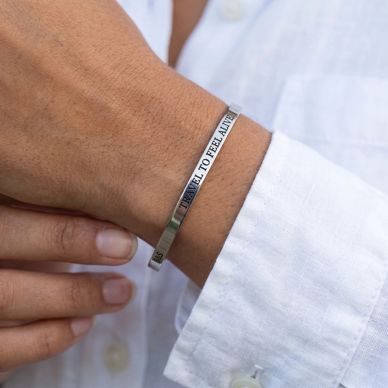 Travel bracelet — close-up of the details, silver | SKU: ttfa-wg